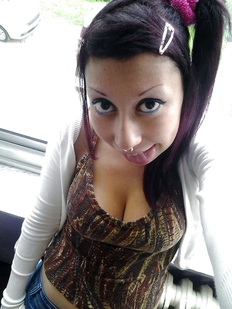 24P Dirty whore - sale pute moche a cheveux rouge