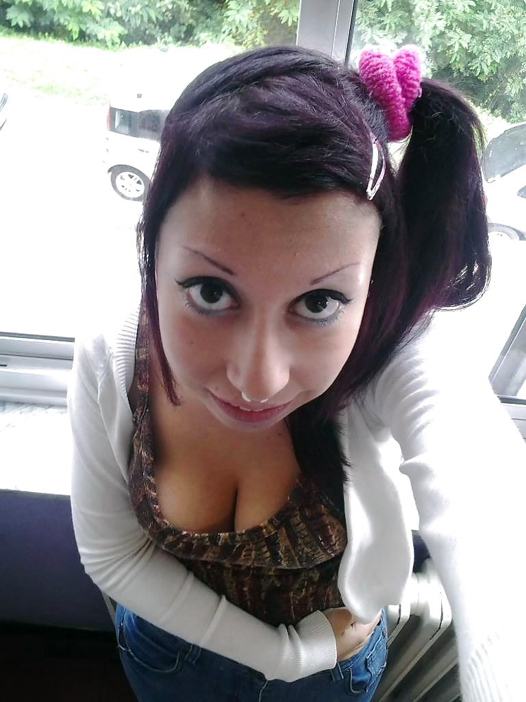 24P Dirty whore - sale pute moche a cheveux rouge