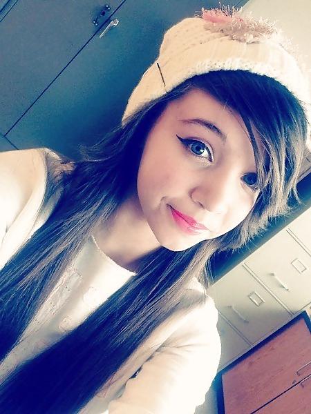 22P Lil Sweetheart Has Huge Tits