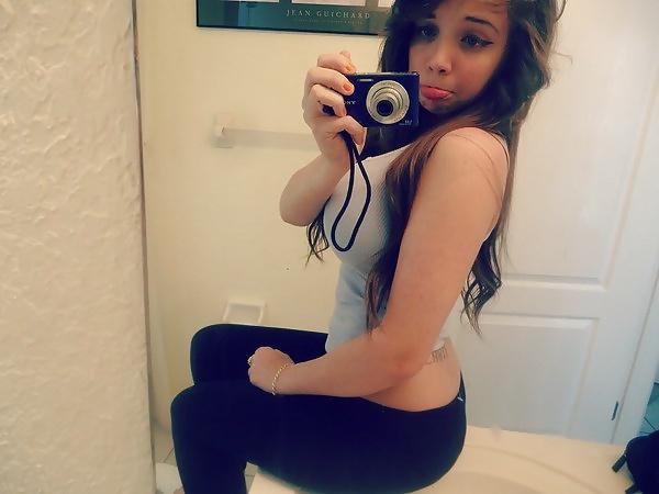 22P Lil Sweetheart Has Huge Tits