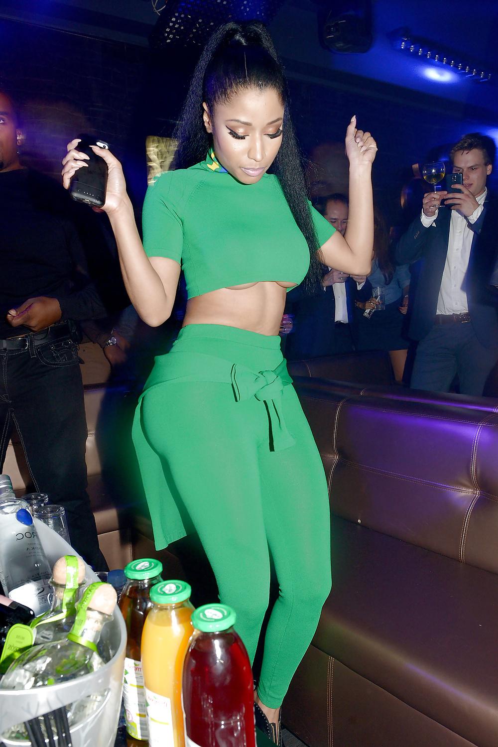 15P Nicki Minaj - Green Underboob Dress 
