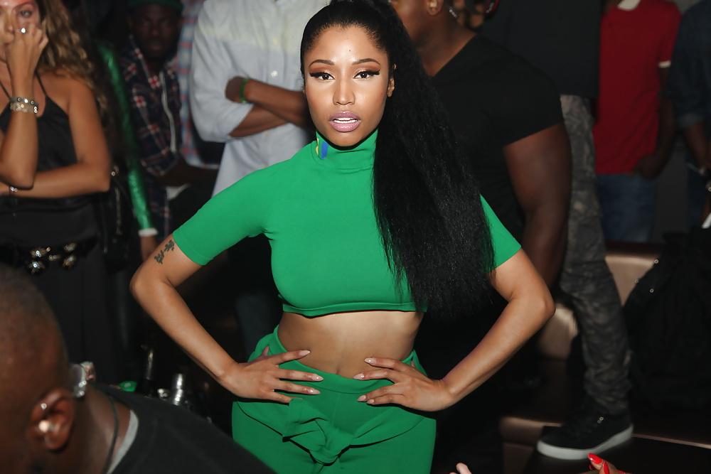 15P Nicki Minaj - Green Underboob Dress 