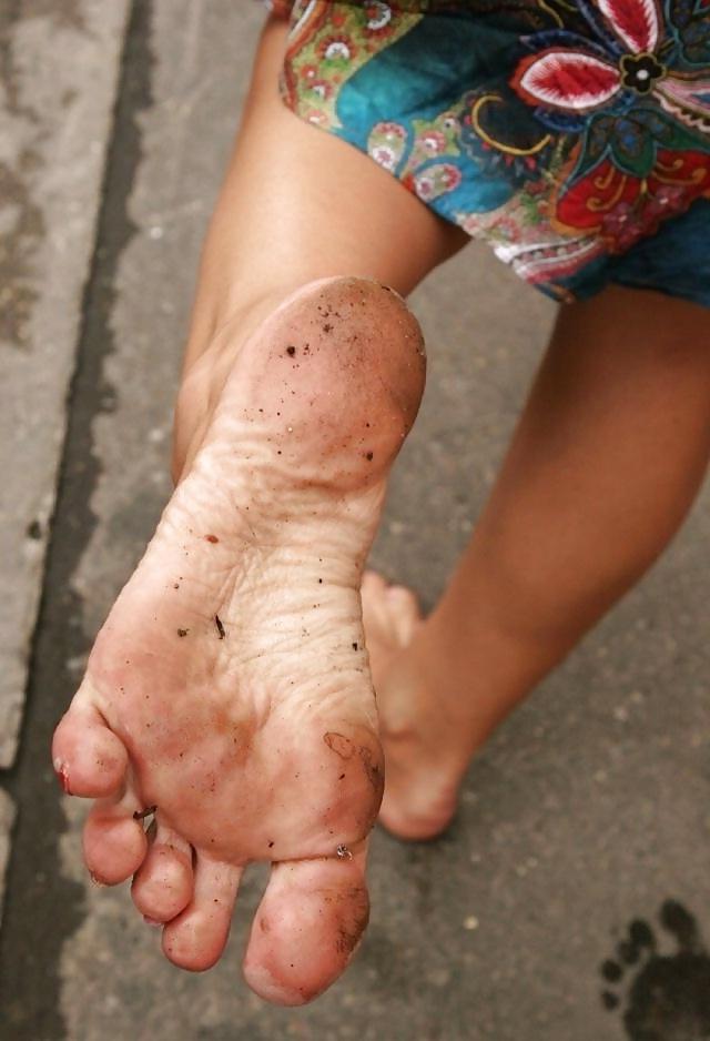 25P I like leggings and dirty foot...