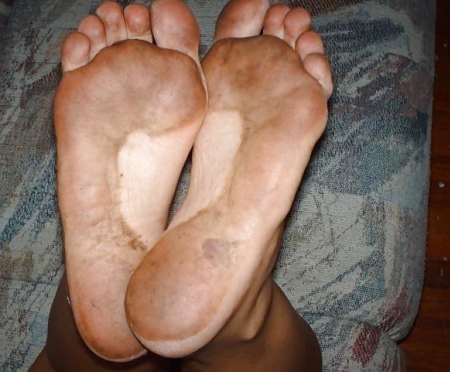 25P I like leggings and dirty foot...