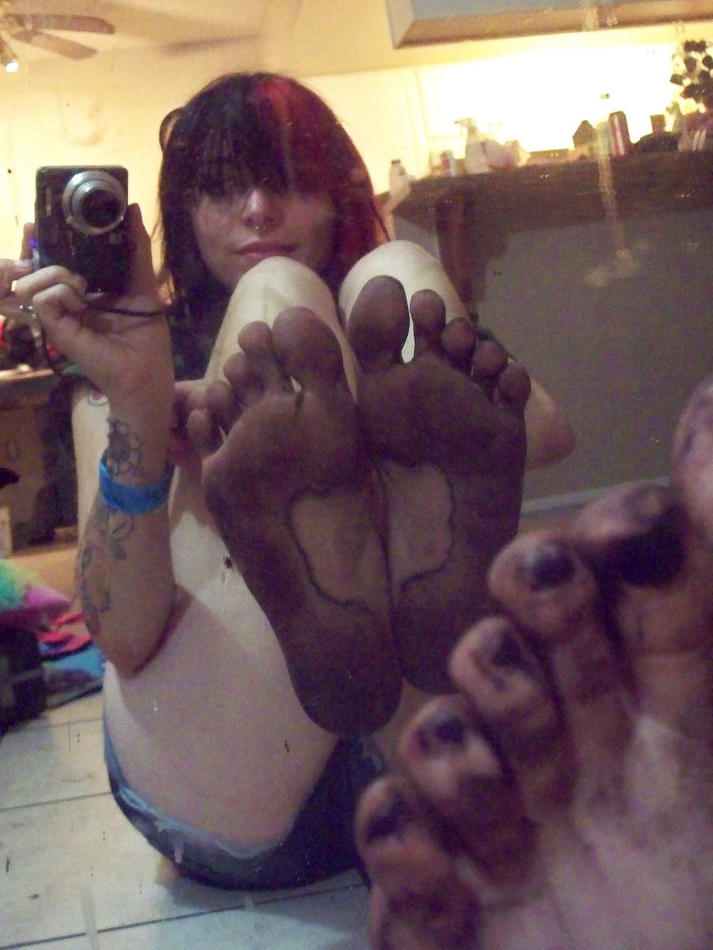 25P I like leggings and dirty foot...