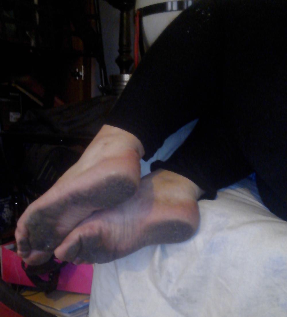 25P I like leggings and dirty foot...