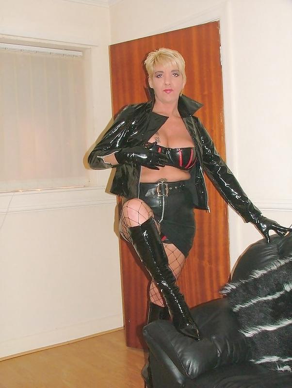 25P 02 - uk milf busty