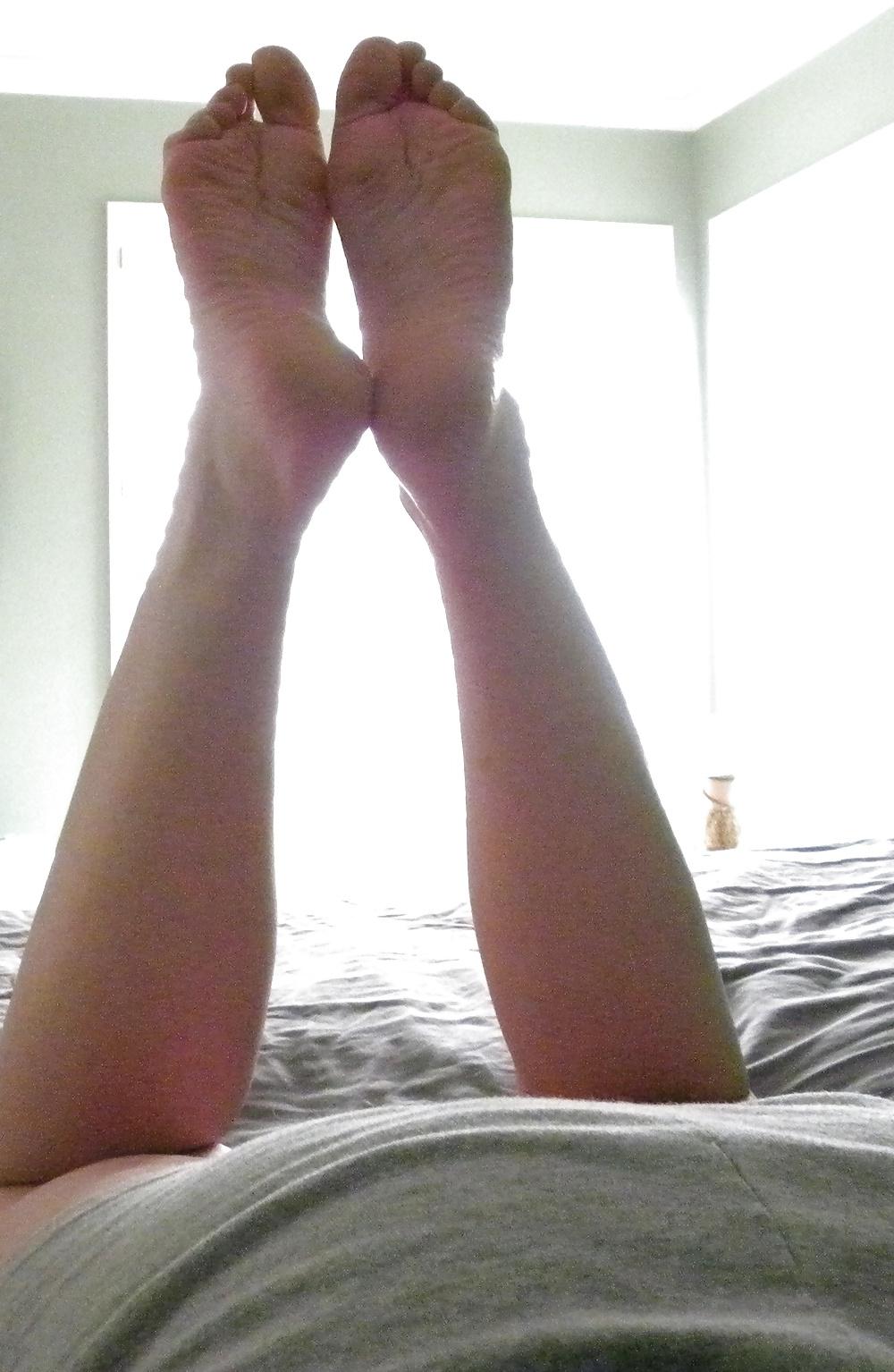 9P Wife's Feet and Footjob