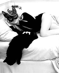 25P Sensual Women In Masks