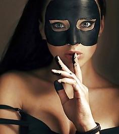 25P Sensual Women In Masks