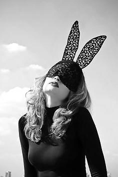 25P Sensual Women In Masks