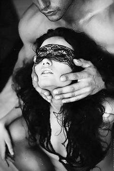 25P Sensual Women In Masks