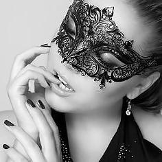 25P Sensual Women In Masks