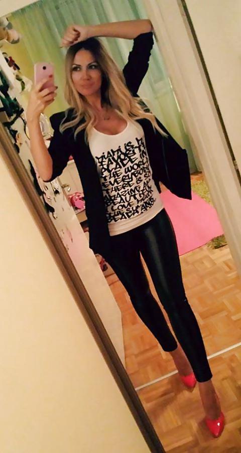 25P Sexy Serbian milf