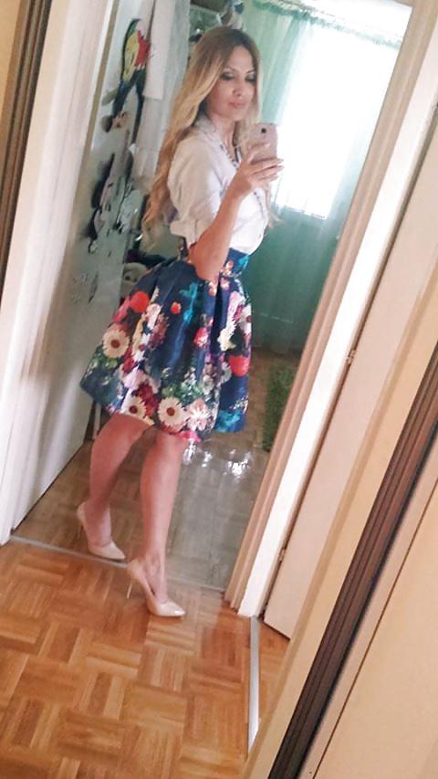 25P Sexy Serbian milf