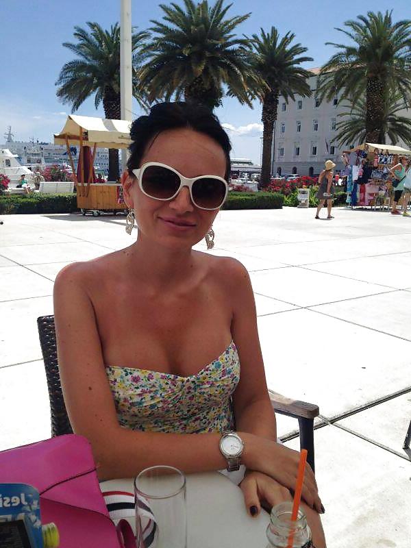 25P Sexy Serbian milf