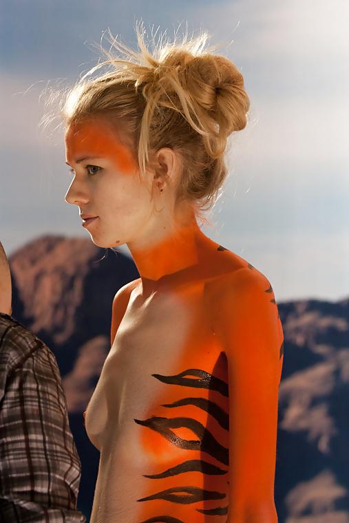 25P BODY PAINT