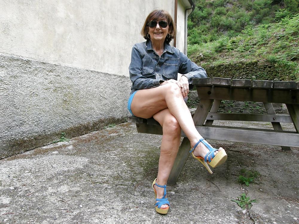 23P Nice granny nude in forest