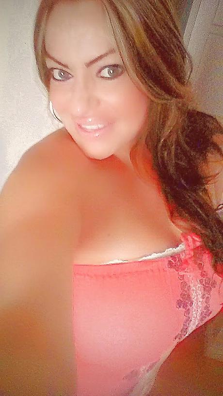 24P Thick latina milf