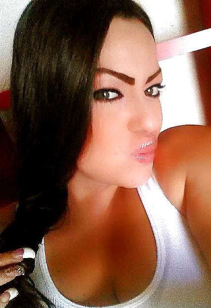 24P Thick latina milf