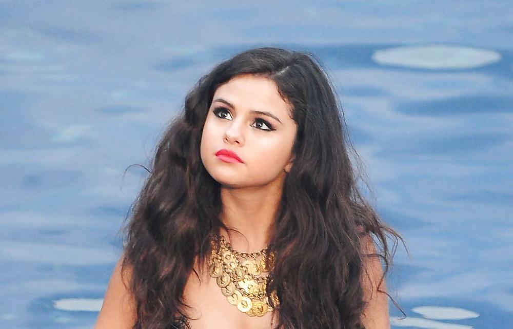 19P Selena Gomez - Hot Latin Slut for a hard Fuck