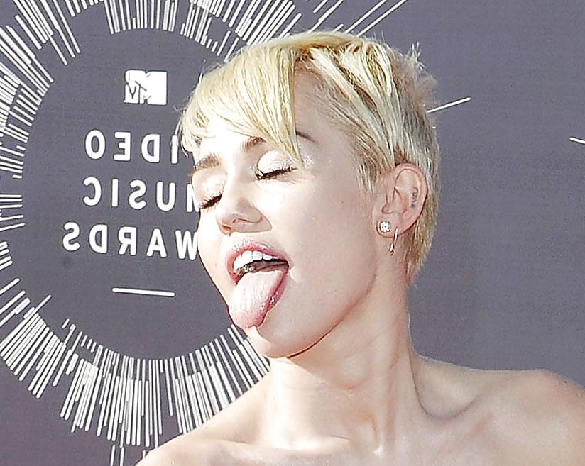 22P Miley Cyrus - Tight Teen Slut for a Hard Fuck !!!