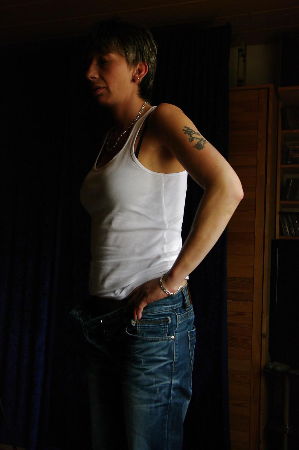 25P Private Bilder einer deutschen MILF im Dressing