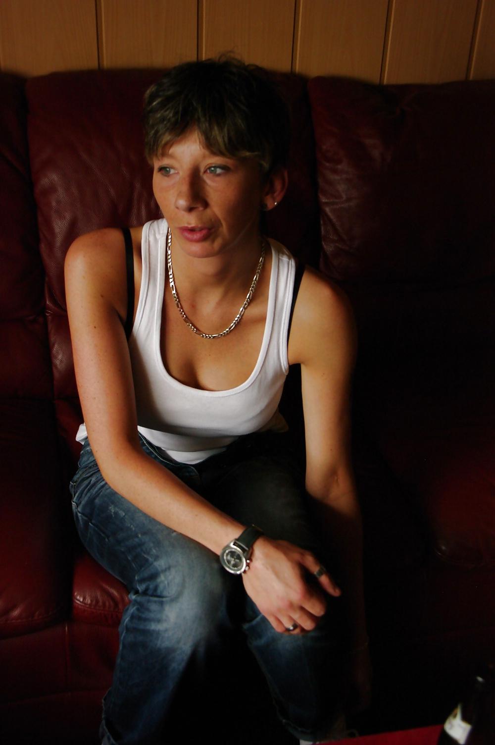 25P Private Bilder einer deutschen MILF im Dressing