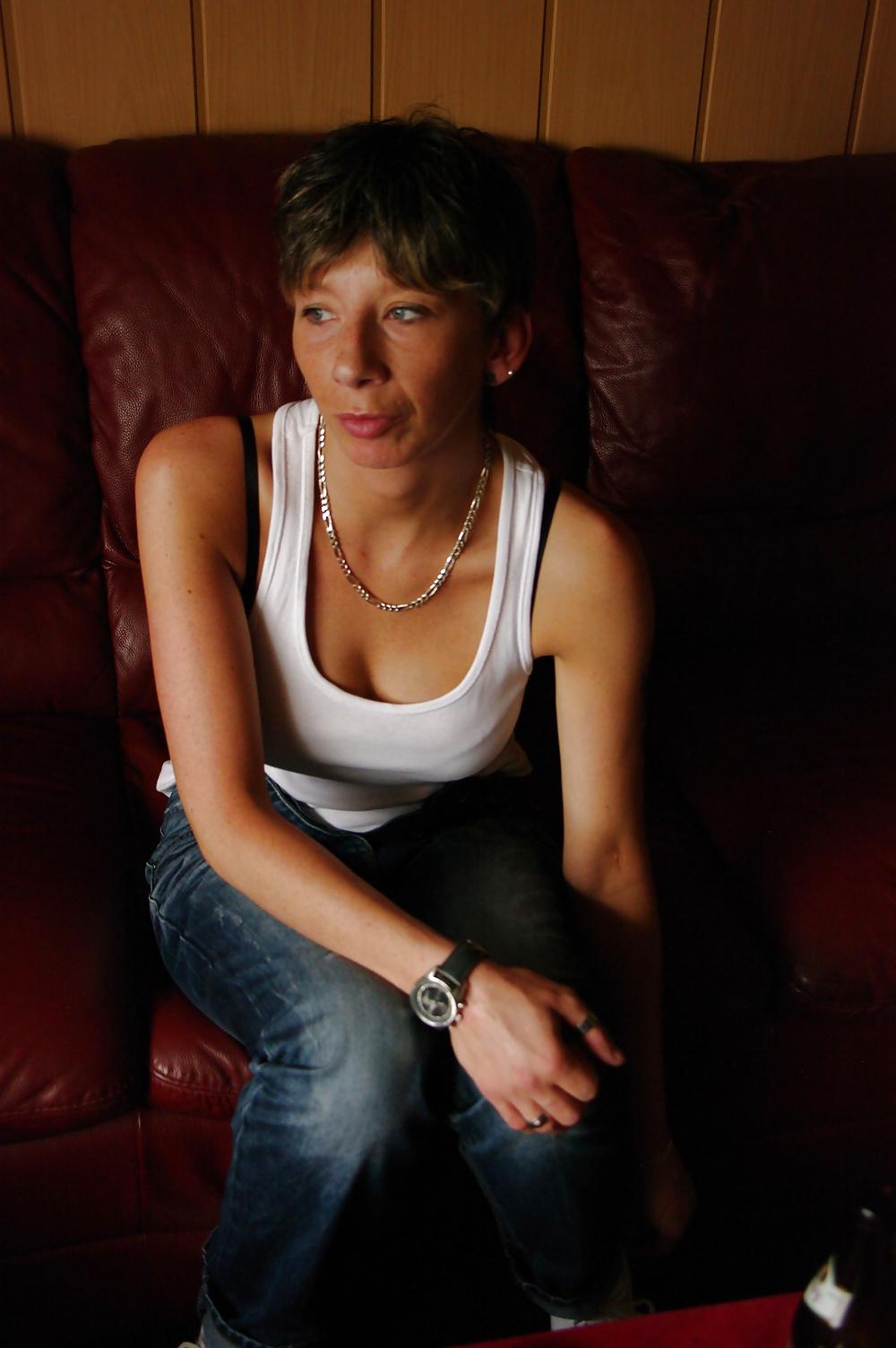 25P Private Bilder einer deutschen MILF im Dressing