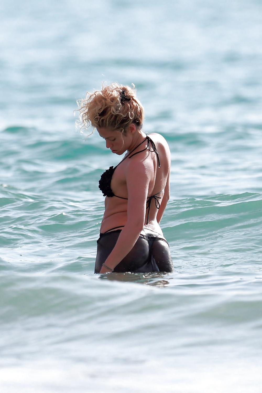 14P Shakira - Tight Celeb Milf for a damn Hard Fuck !!