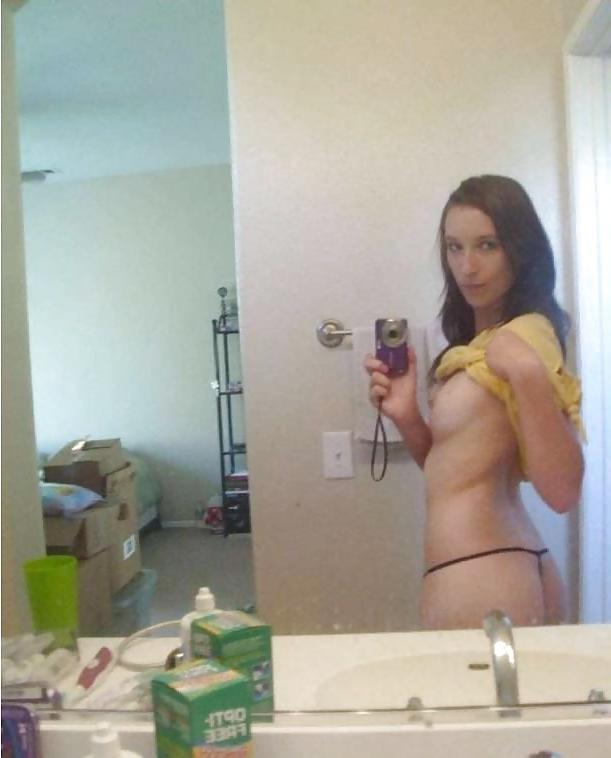 25P Lusty & Busty Teen Selfies 10
