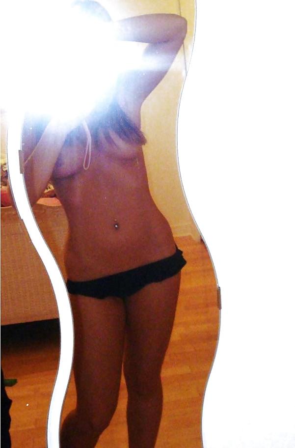 25P Lusty & Busty Teen Selfies 10