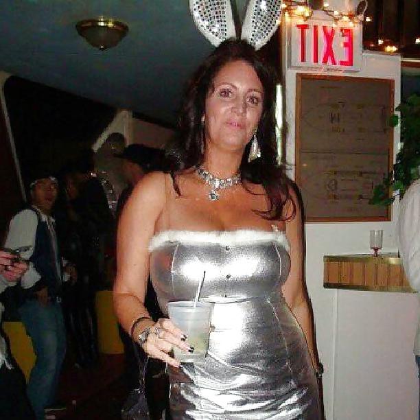 20P Busty milf