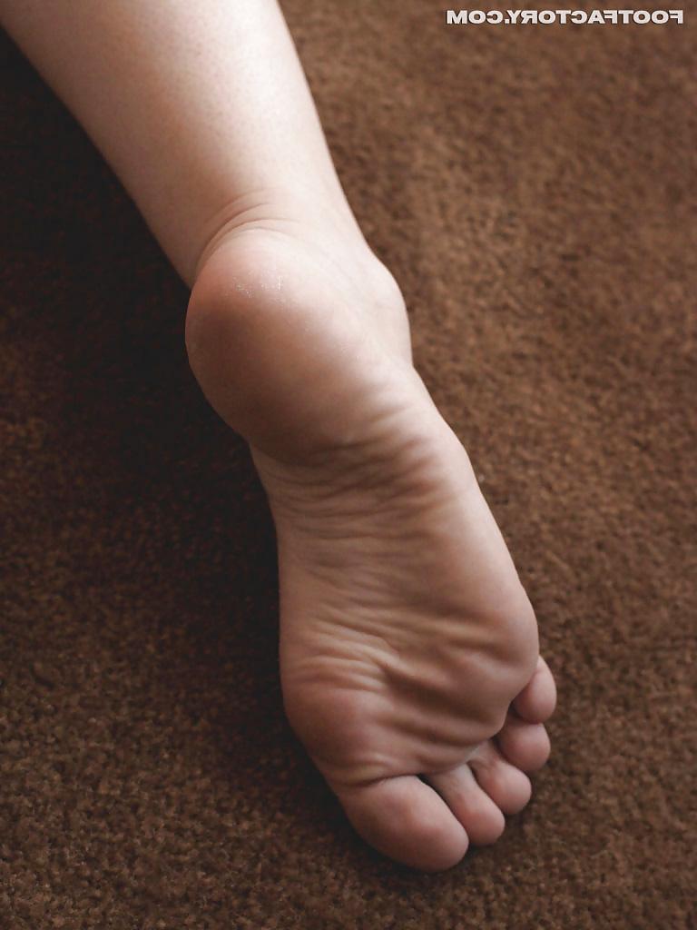 25P Random feet, footjob pt 10