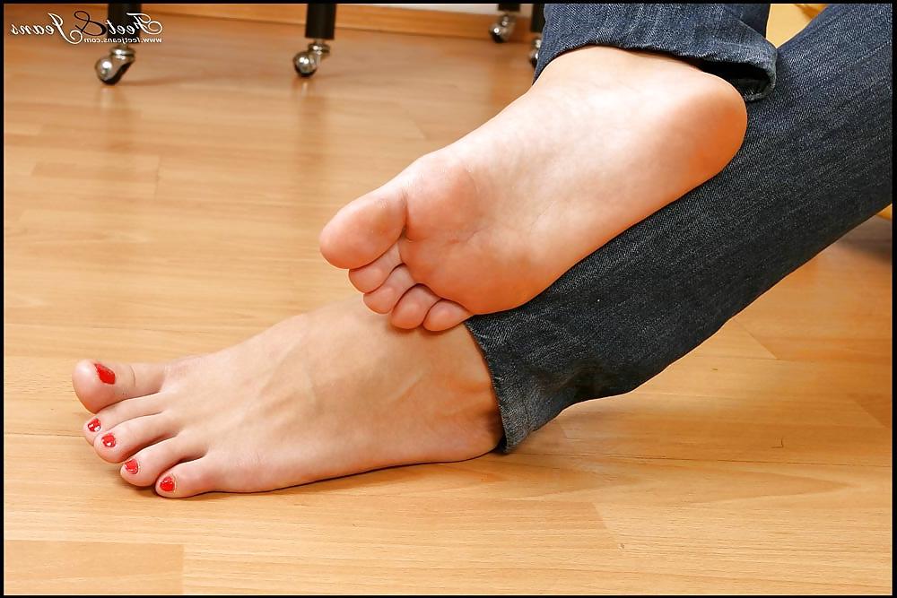 25P Random feet, footjob pt 10