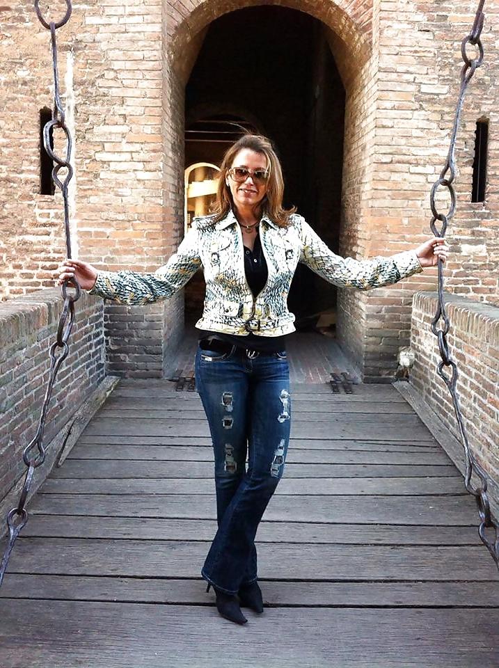 25P Kate une milf a remplir de sperme