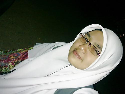 10P Malay- awek tudung labuh