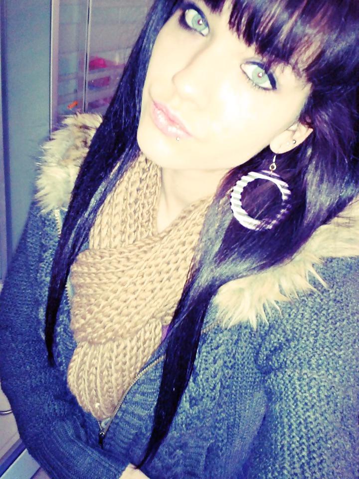 15P Jessica une belle petite pute a defoncer