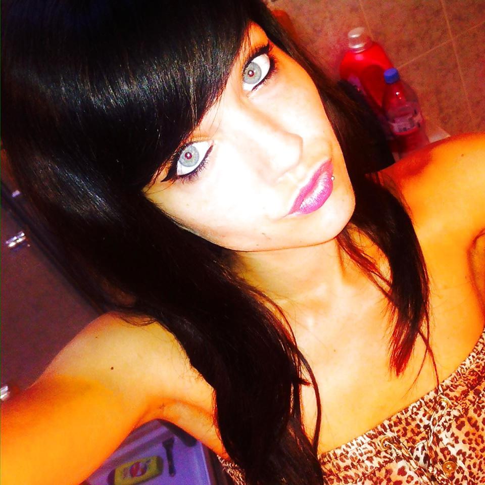 15P Jessica une belle petite pute a defoncer