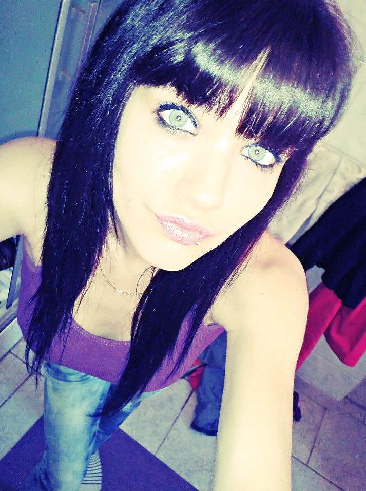 15P Jessica une belle petite pute a defoncer