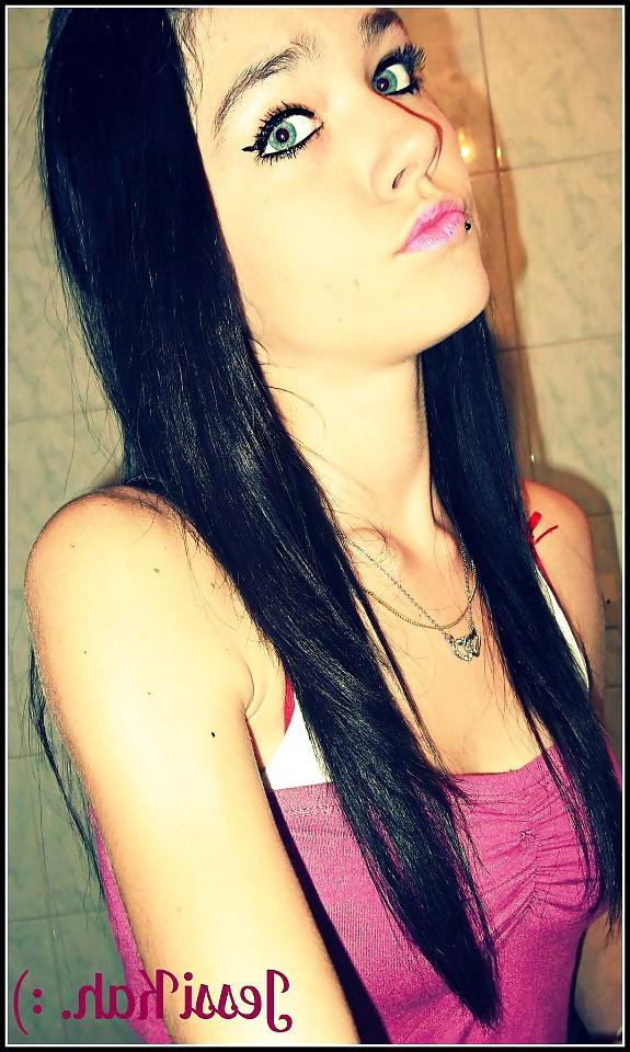 15P Jessica une belle petite pute a defoncer
