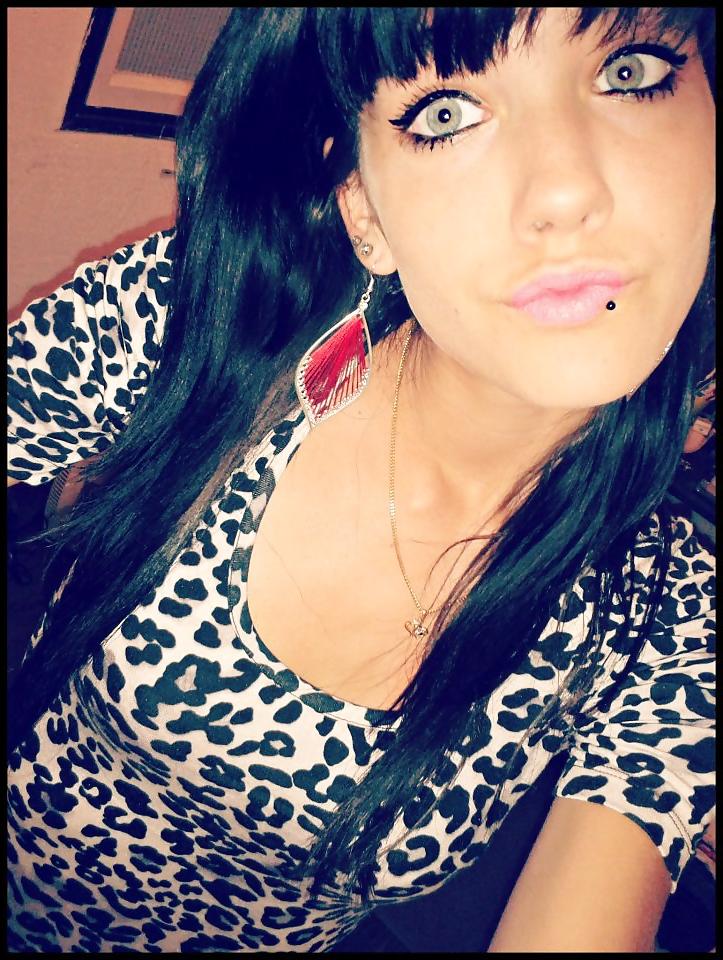 15P Jessica une belle petite pute a defoncer
