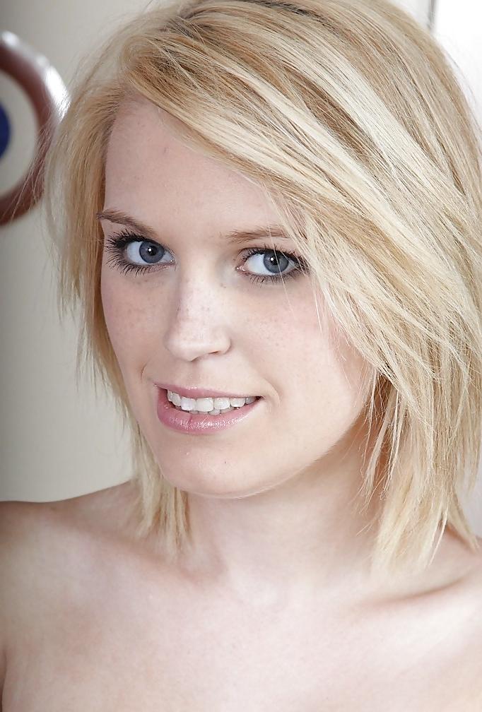 25P Blonde With Freckles 