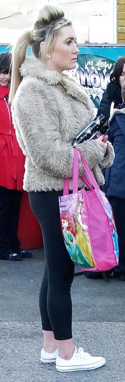 4P Candid Young Busty MILF