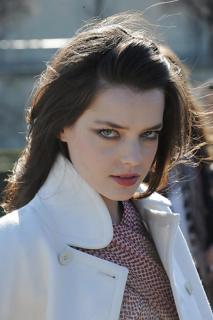 25P Roxane Mesquida french actrice