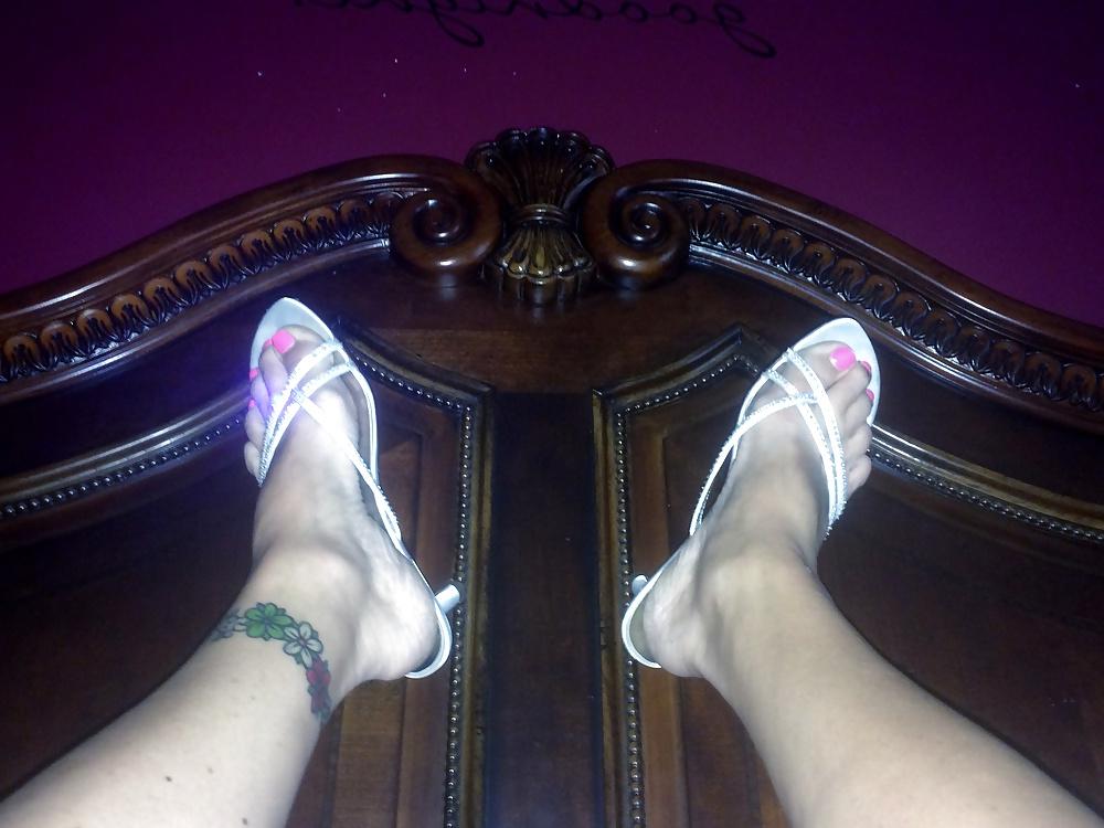 15P More wifes blue and pink toes