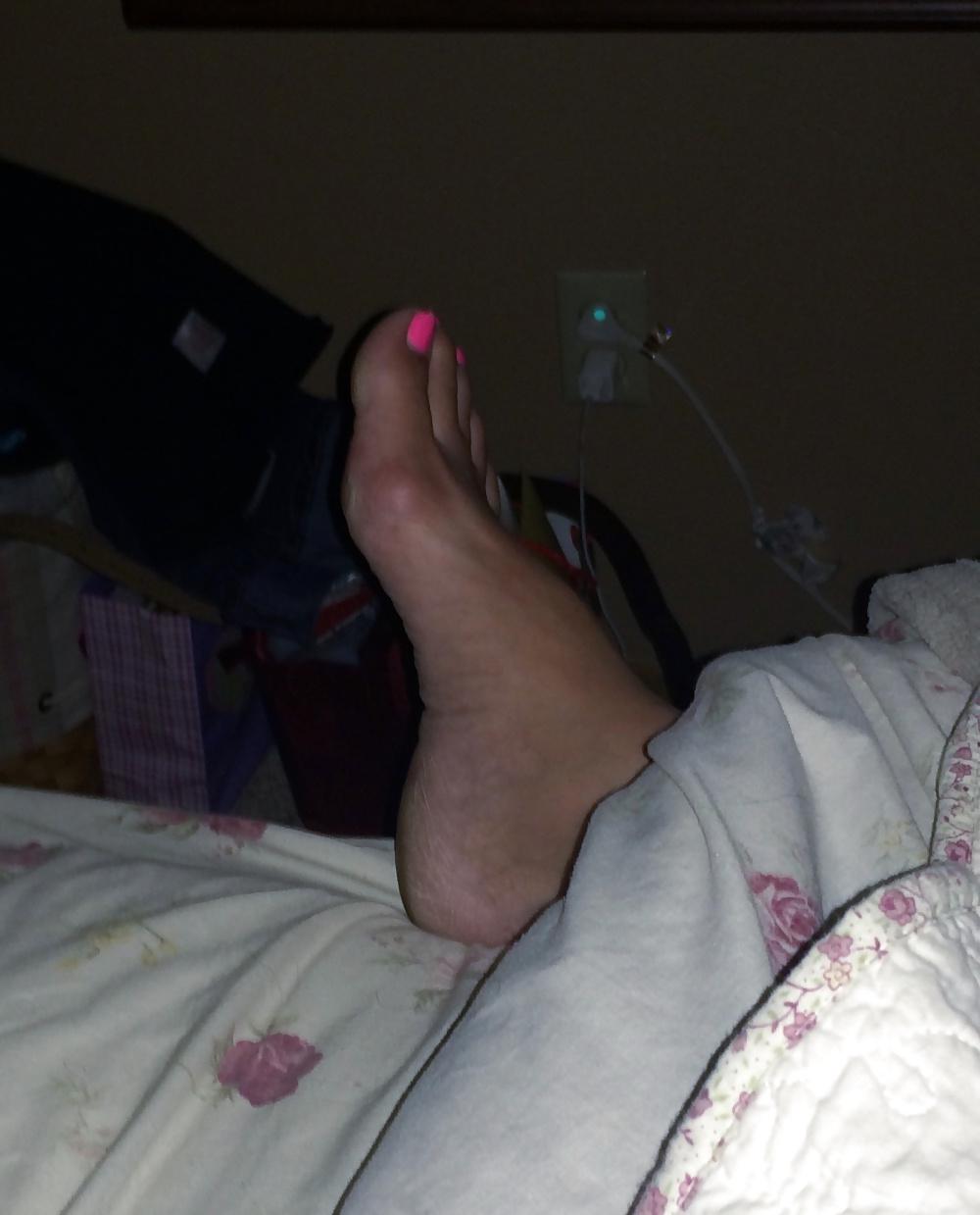 15P More wifes blue and pink toes