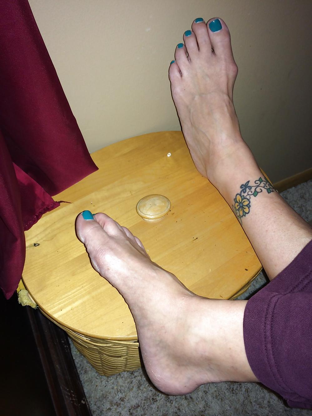 15P More wifes blue and pink toes