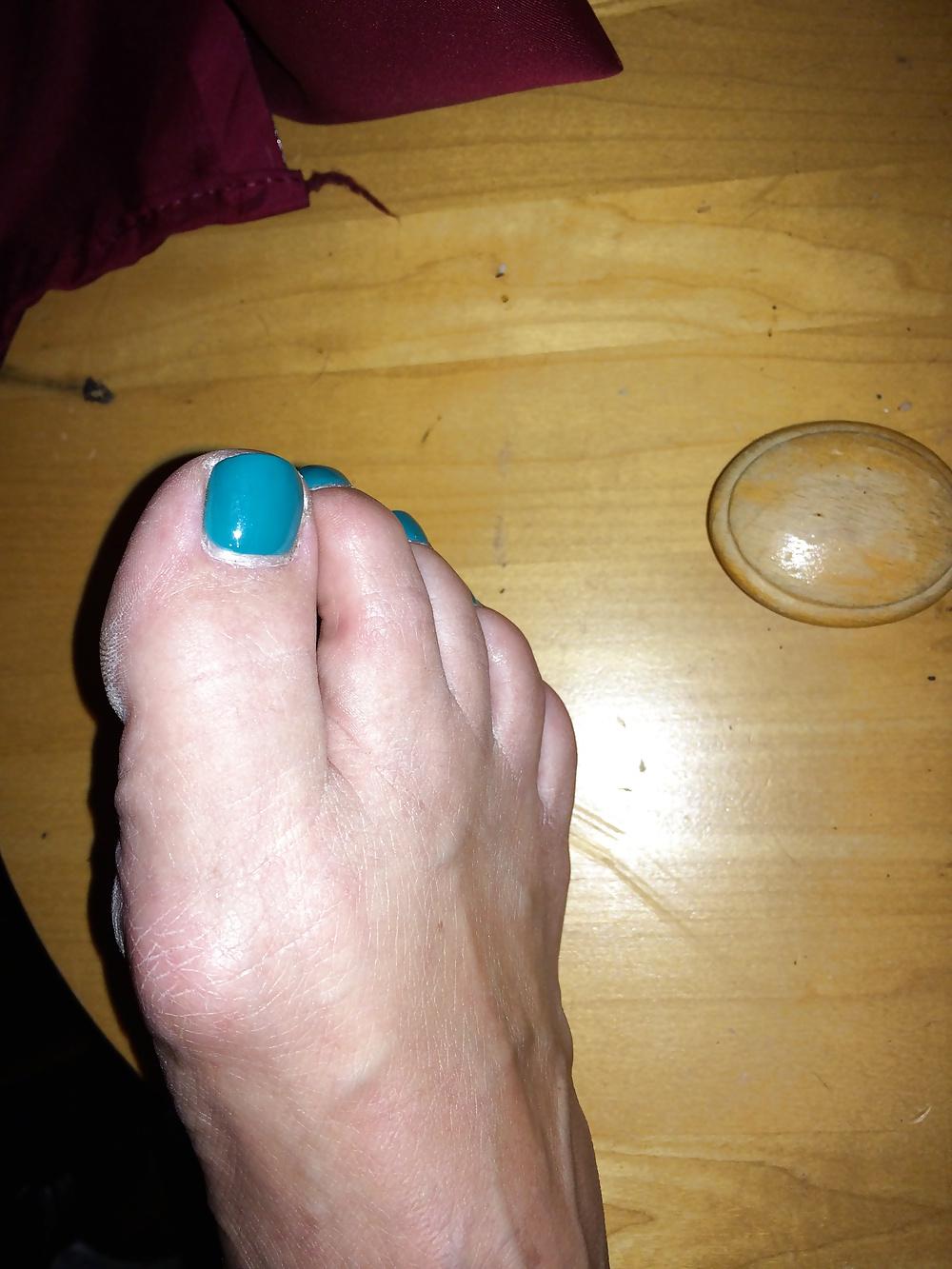 15P More wifes blue and pink toes