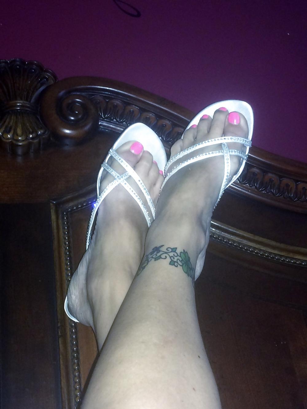 15P More wifes blue and pink toes